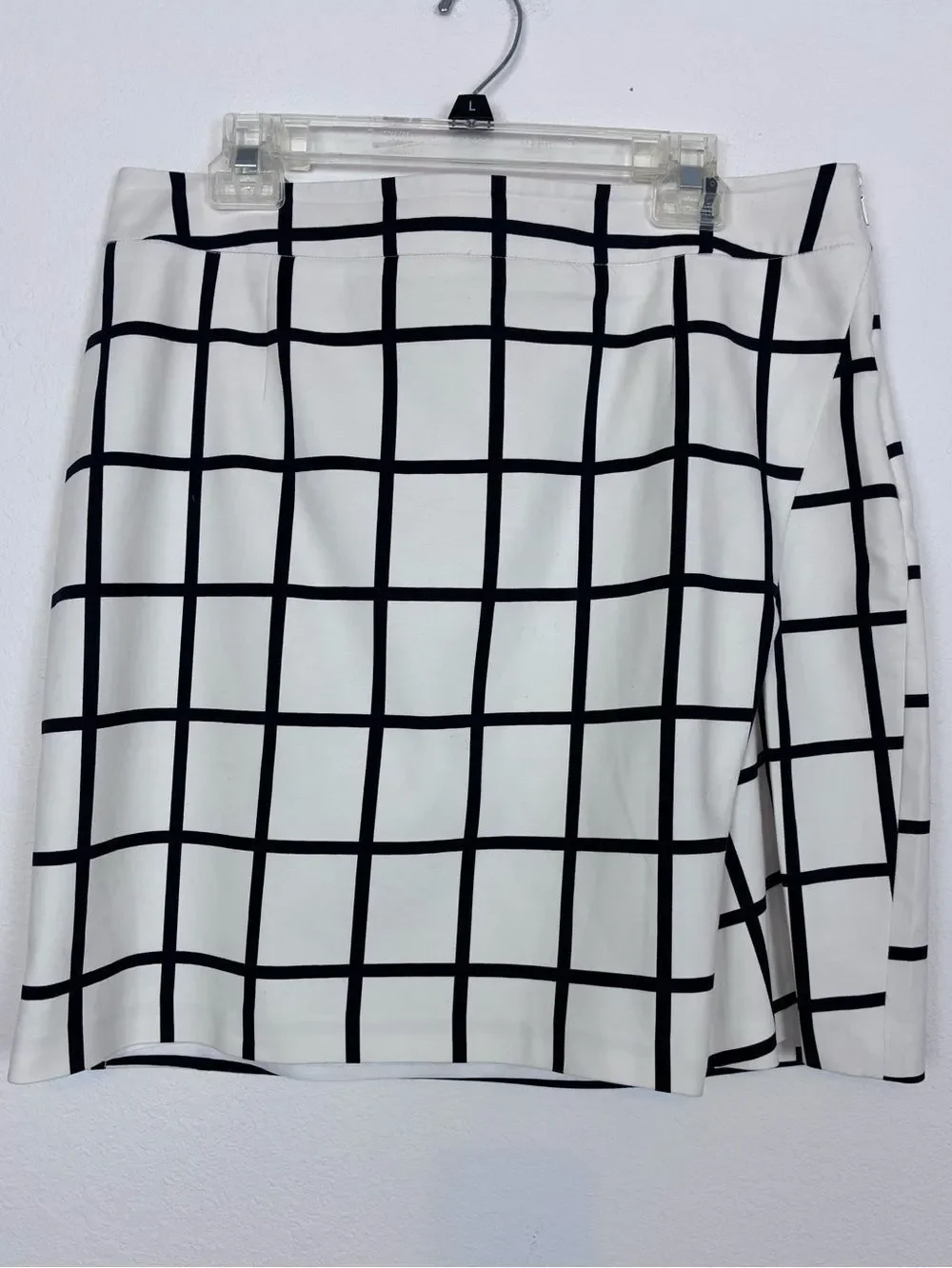 WHBM Unique Pleat White & Black Windowpane Skirt w/front side pleat steps up